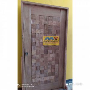 PORTA PIVOLTANTE MODELO FLORENÇA - MADEIRA CEDRO ARANA