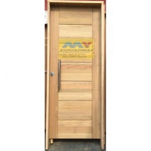 PORTA BELÍSSIMA EM MADEIRA MACIÇA MONTADA NO BATENTE DE CX 14CM COM PUXADOR E FECHADURA ROLETE