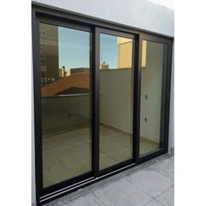PORTA SACADA 3 FOLHAS MÓVEIS ALUMÍNIO PRETO VIDRO INTEIRO DE 6MM VIDRO LISO INCOLOR COM FECHADOR E PUXADOR CONCHA